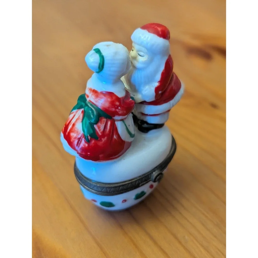 Vintage Classic Porcelain Kissing Santa & Mrs. Claus Hinged Trinket Box Mini
